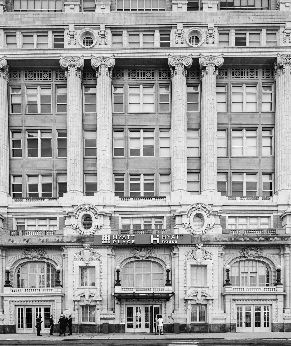 芝加哥历史悠久的库克乡村医院的黑白照片