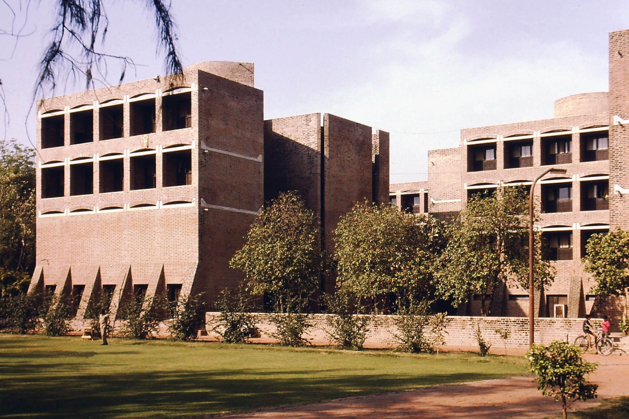 印度管理学院艾哈迈达巴德校区的砖房